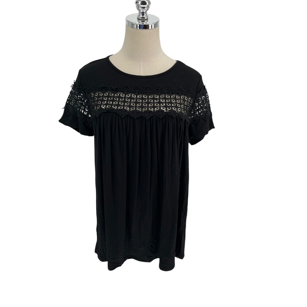 Torrid Top Women's Size 00 Black Crochet Lace Inset Keyhole Short Sleeve Rayon